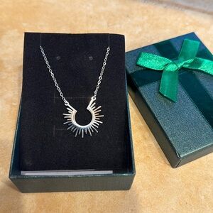 Silver necklace, never worn